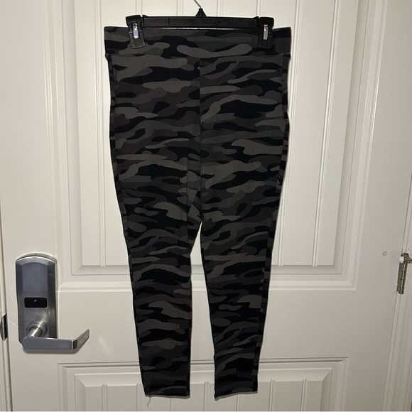 torrid Pants - Torrid Gray & Black Camo Print Leggings Size 0X
